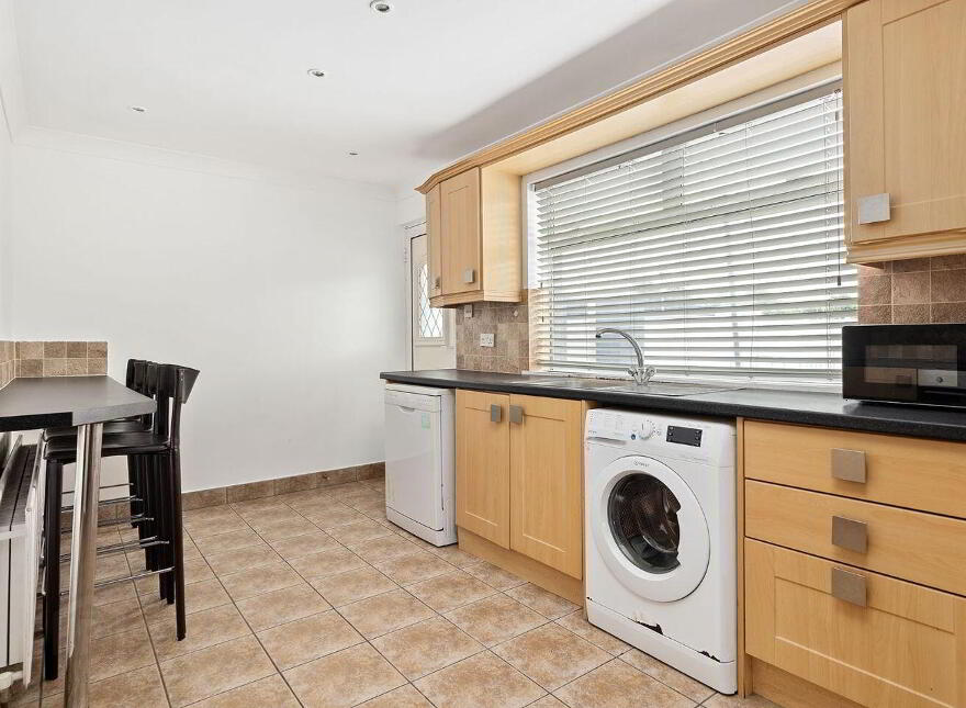 925 Moorefield Crescent, Newbridge, W12TC04