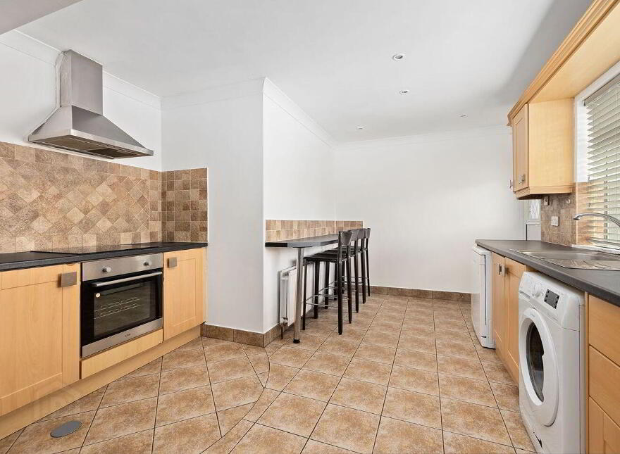 925 Moorefield Crescent, Newbridge, W12TC04