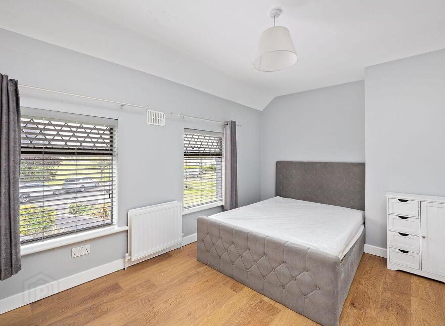 925 Moorefield Crescent, Newbridge, W12TC04