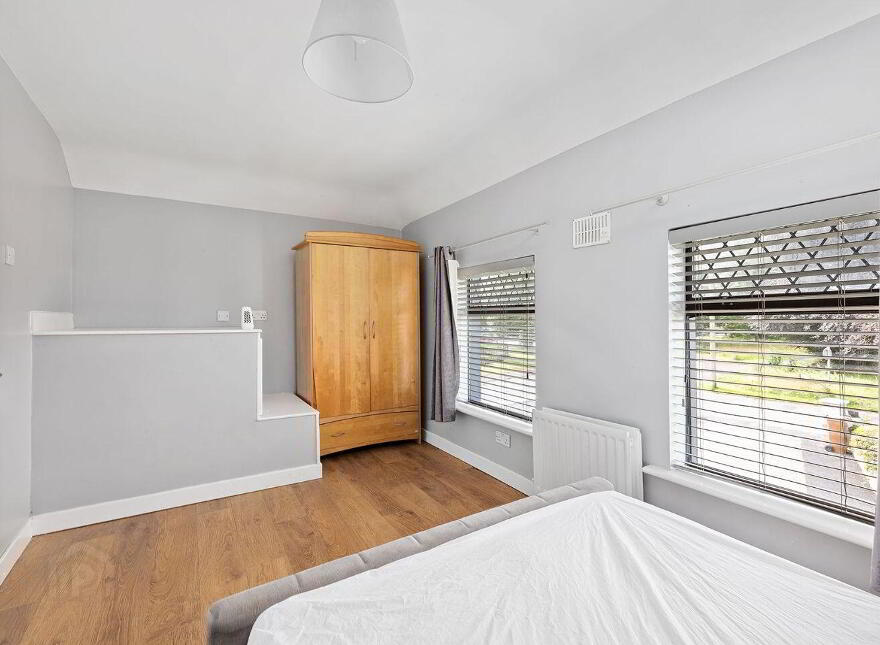 925 Moorefield Crescent, Newbridge, W12TC04