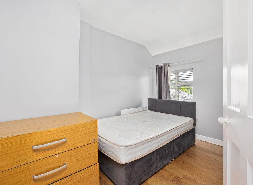 925 Moorefield Crescent, Newbridge, W12TC04
