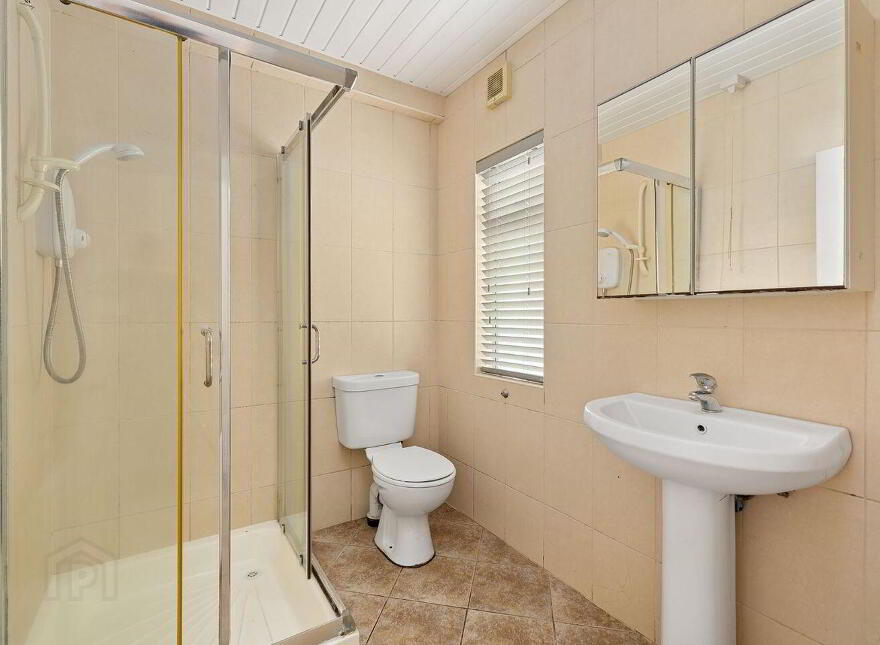 925 Moorefield Crescent, Newbridge, W12TC04