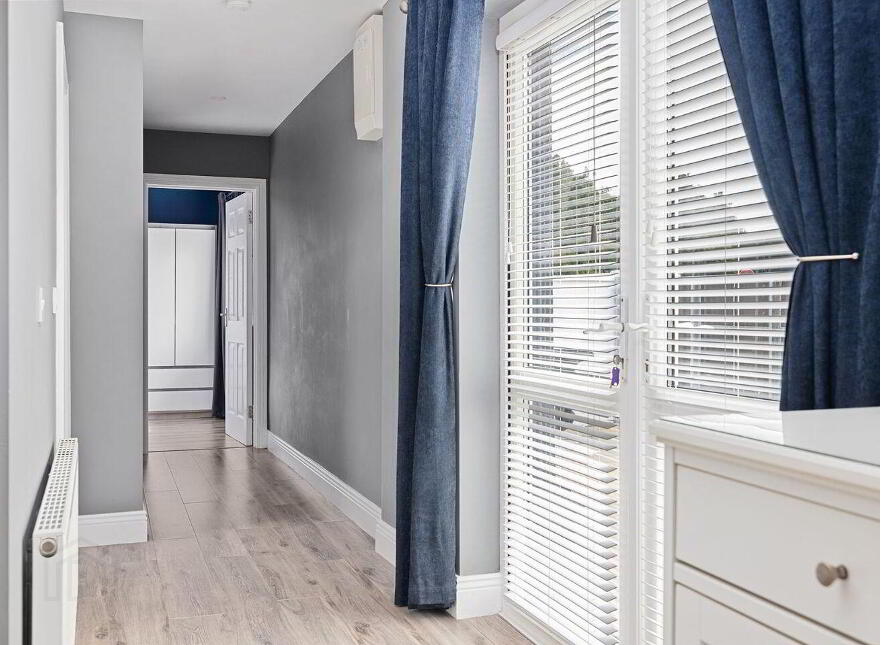 925 Moorefield Crescent, Newbridge, W12TC04