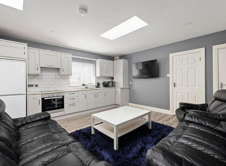 925 Moorefield Crescent, Newbridge, W12TC04