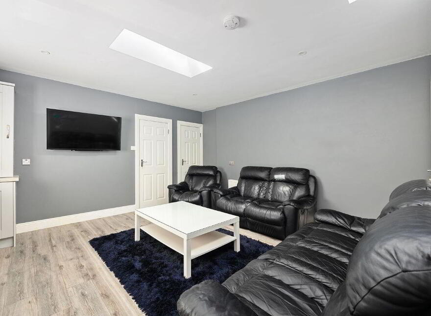925 Moorefield Crescent, Newbridge, W12TC04