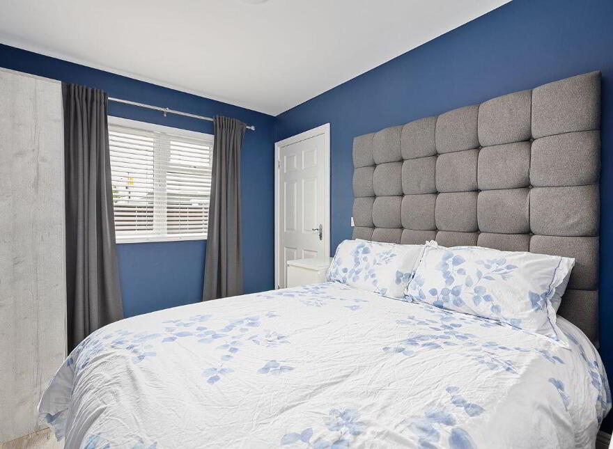 925 Moorefield Crescent, Newbridge, W12TC04