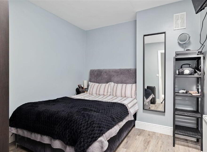 925 Moorefield Crescent, Newbridge, W12TC04