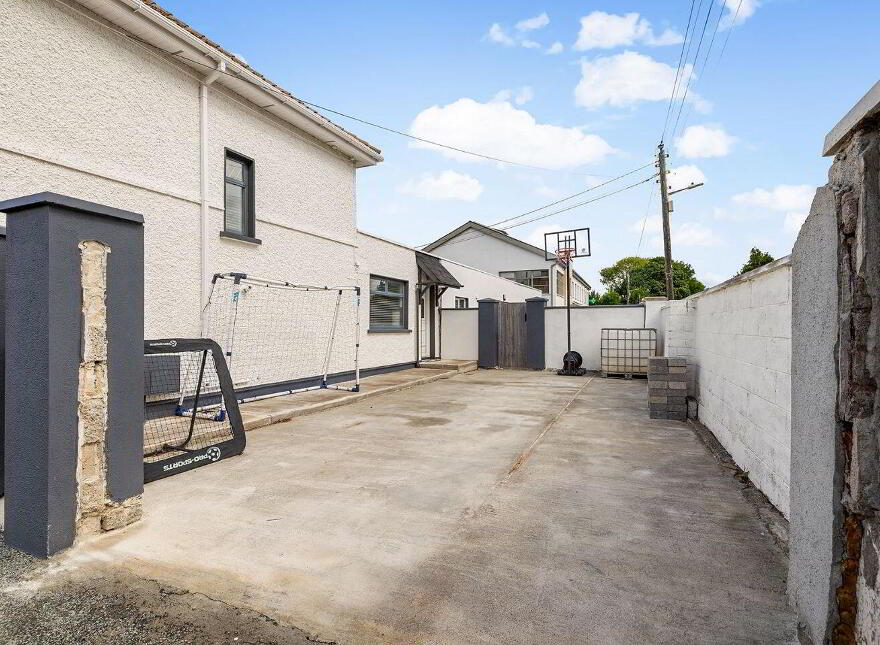 925 Moorefield Crescent, Newbridge, W12TC04