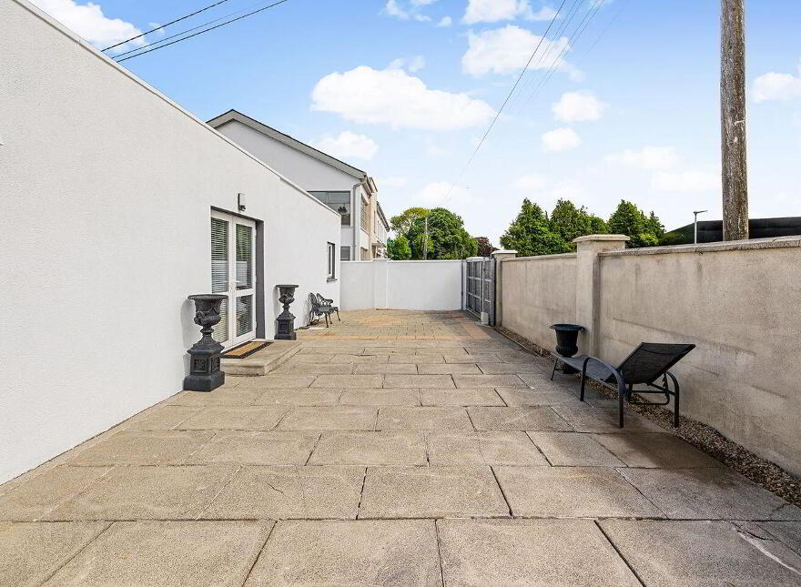 925 Moorefield Crescent, Newbridge, W12TC04