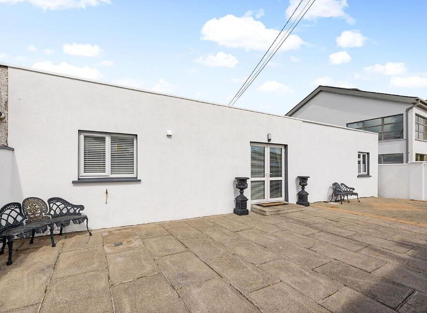 925 Moorefield Crescent, Newbridge, W12TC04