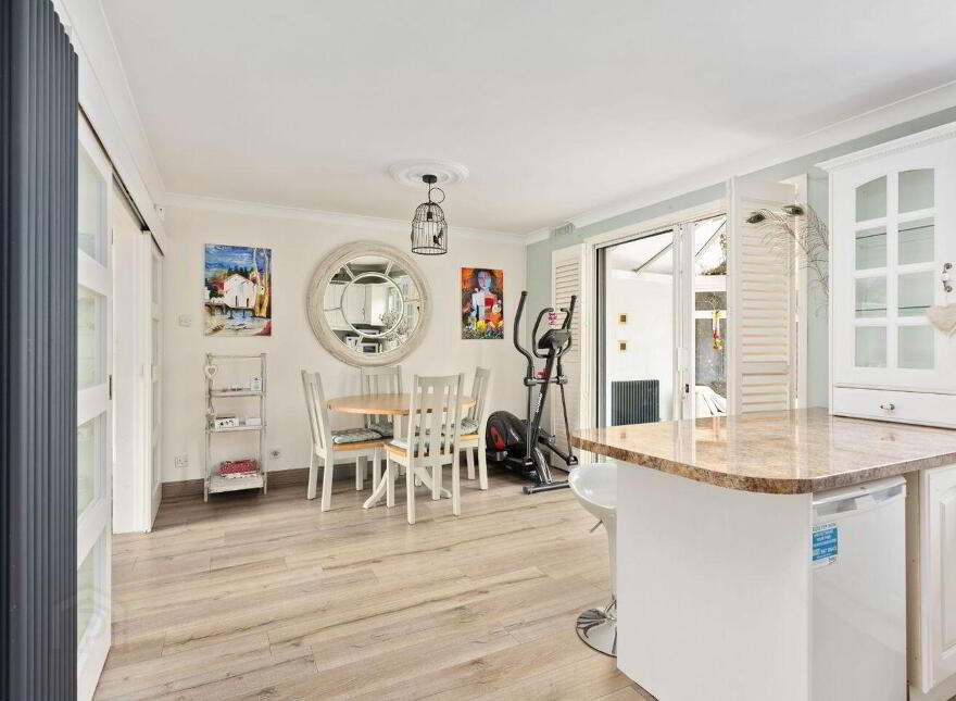 8 Moorefield Park, Newbridge, W12A389