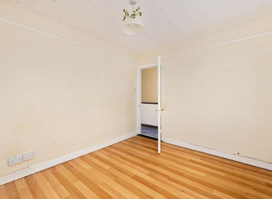 2110 Highfield Estate, Newbridge, W12P862