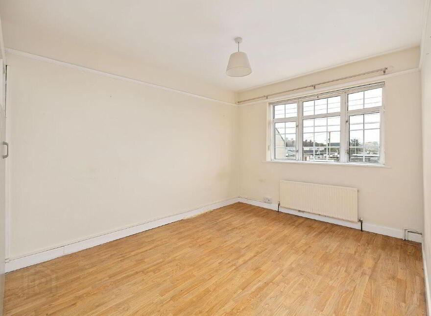 2110 Highfield Estate, Newbridge, W12P862