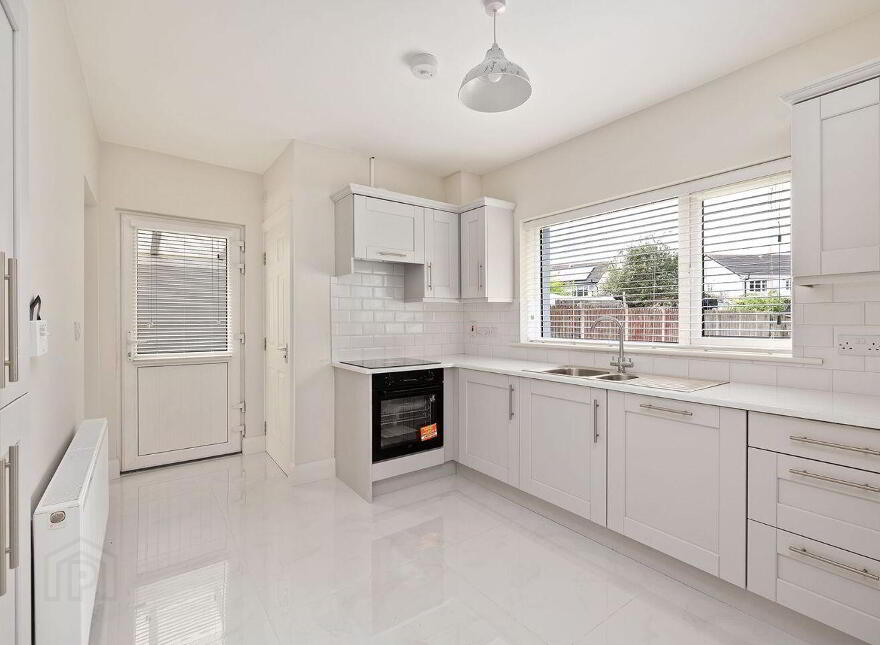 65 College Park, Newbridge, W12PR88