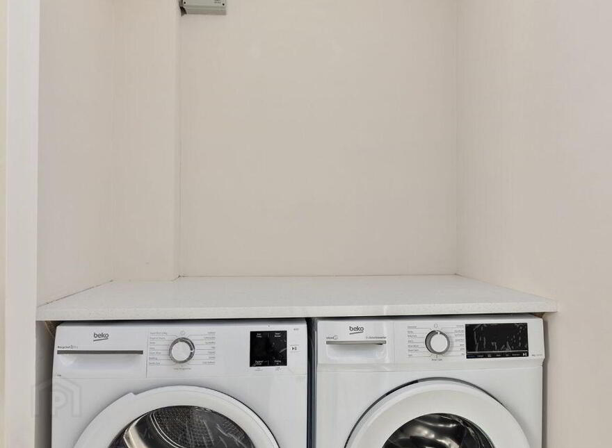 65 College Park, Newbridge, W12PR88
