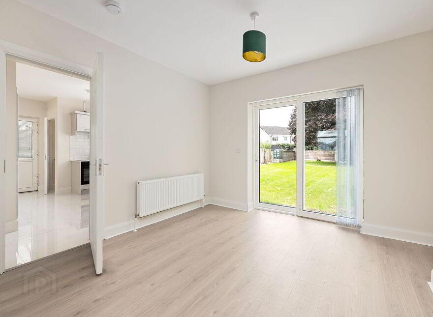 65 College Park, Newbridge, W12PR88