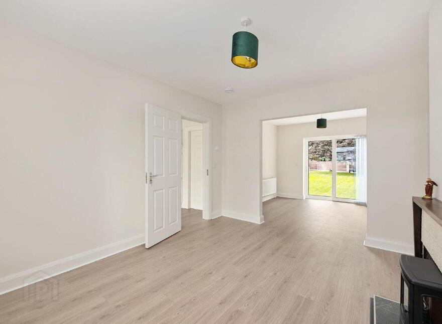 65 College Park, Newbridge, W12PR88