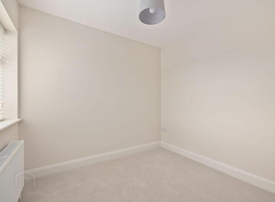 65 College Park, Newbridge, W12PR88