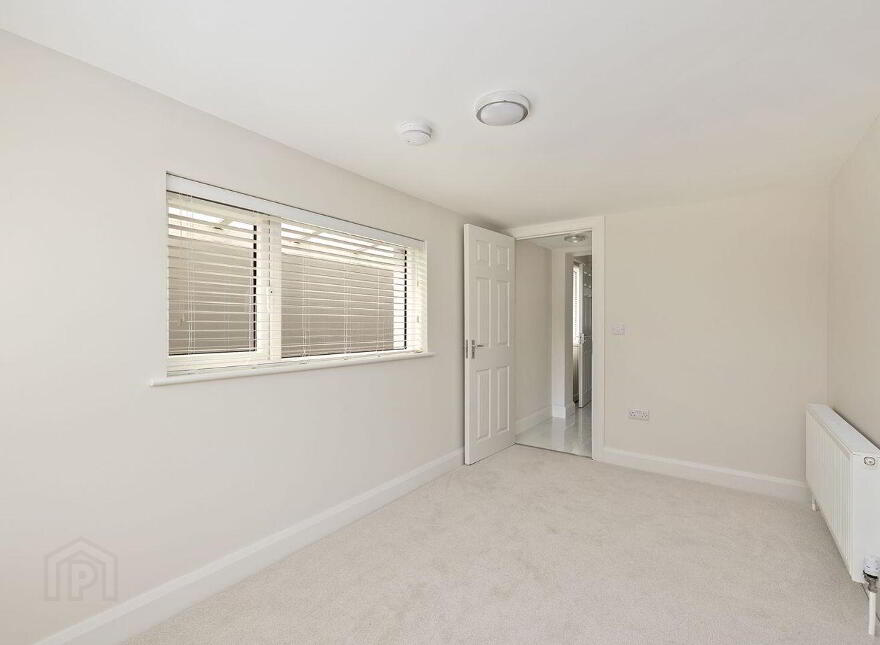 65 College Park, Newbridge, W12PR88
