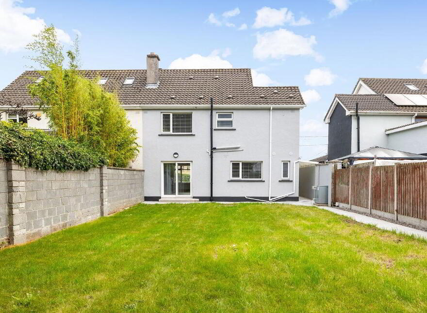 65 College Park, Newbridge, W12PR88