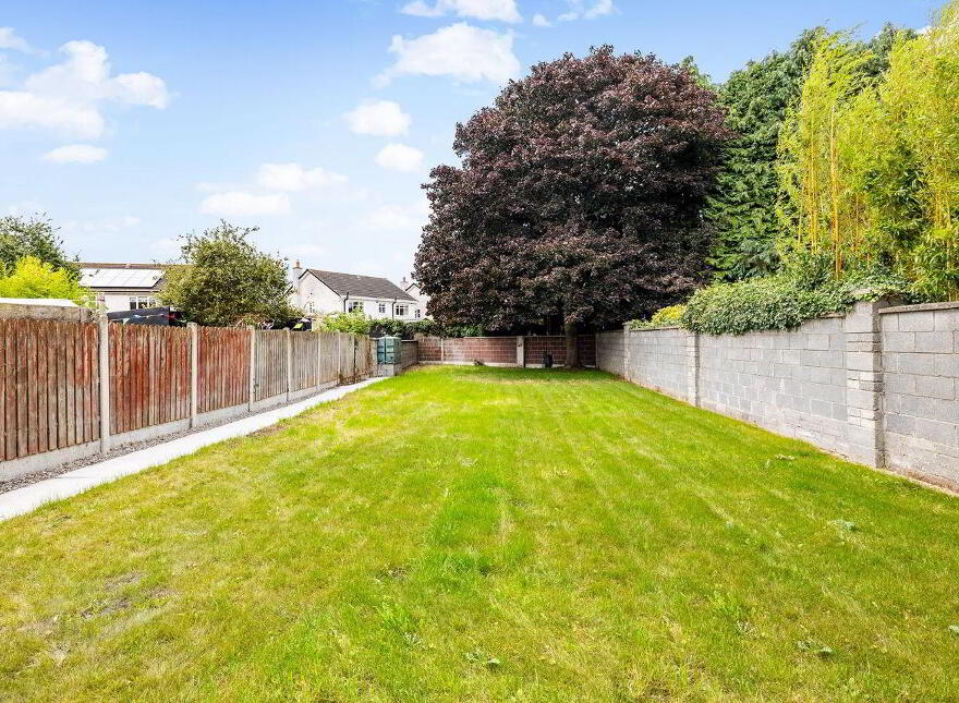 65 College Park, Newbridge, W12PR88