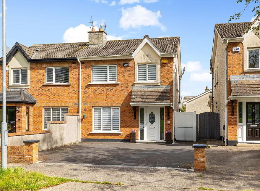 2 The Crescent, College Farm, Newbridge, W12N220 photo