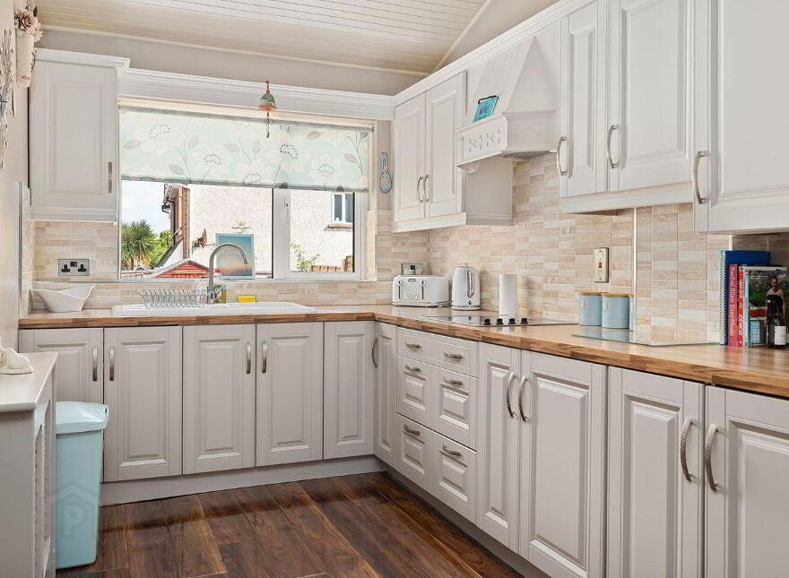 2 The Crescent, College Farm, Newbridge, W12N220