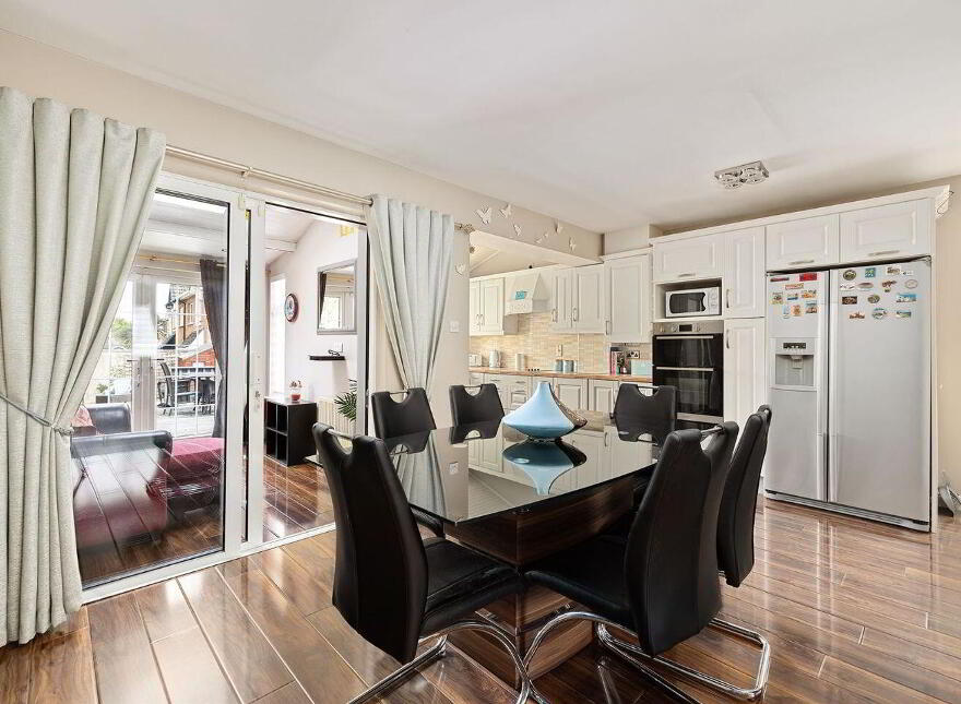 2 The Crescent, College Farm, Newbridge, W12N220