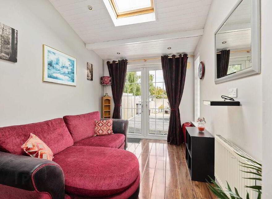 2 The Crescent, College Farm, Newbridge, W12N220