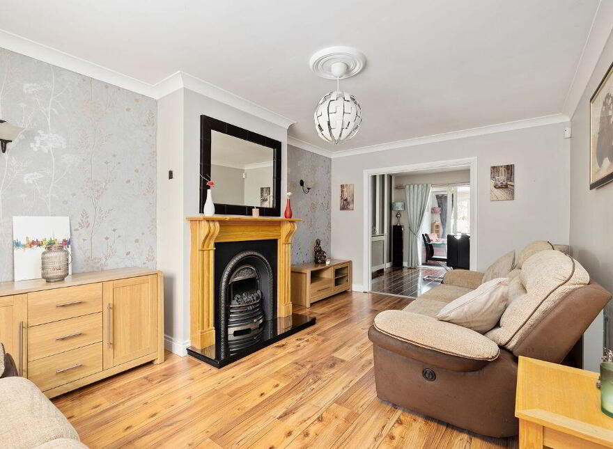 2 The Crescent, College Farm, Newbridge, W12N220