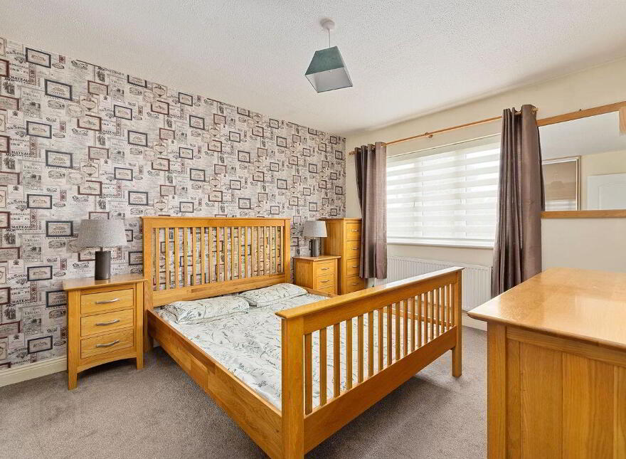 2 The Crescent, College Farm, Newbridge, W12N220