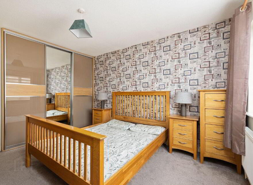 2 The Crescent, College Farm, Newbridge, W12N220