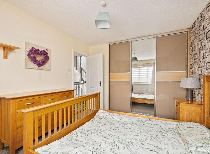 2 The Crescent, College Farm, Newbridge, W12N220