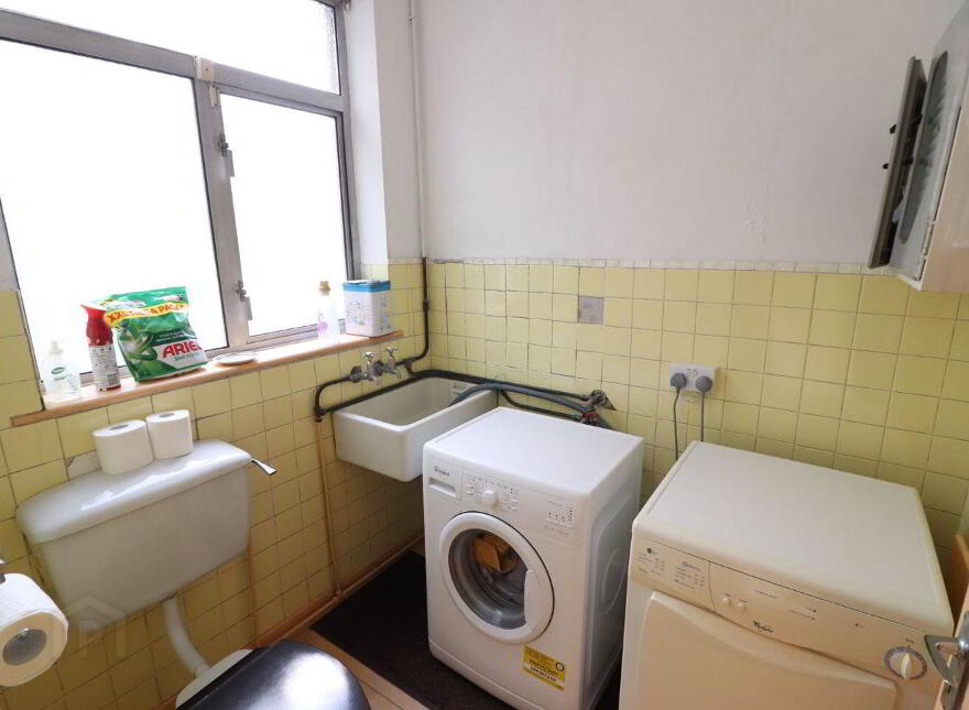 Tyone, Ennis Road, North Circular Road, V942H75