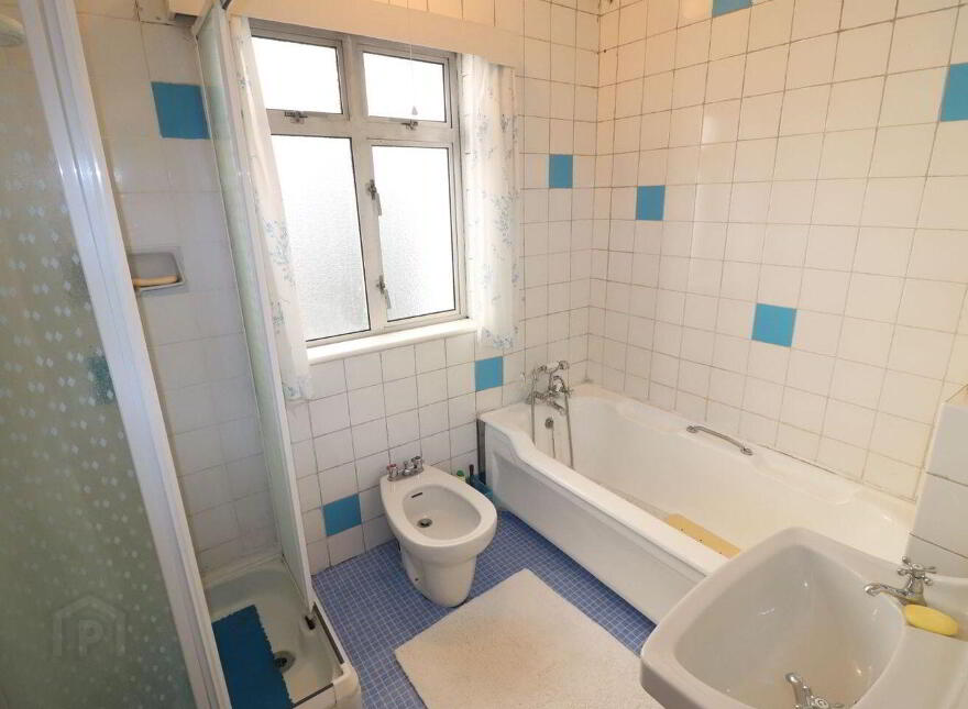 Tyone, Ennis Road, North Circular Road, V942H75