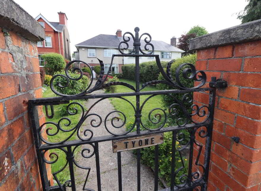 Tyone, Ennis Road, North Circular Road, V942H75