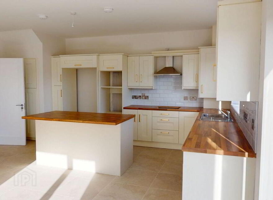 The Avenue, Ros Mor, Crossagalla, V9459K1