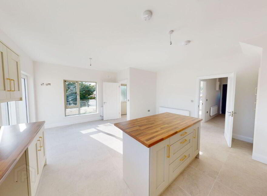 The Avenue, Ros Mor, Crossagalla, V9459K1