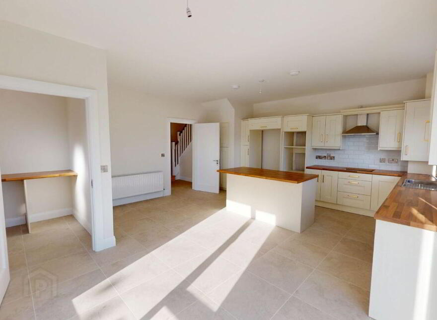 The Avenue, Ros Mor, Crossagalla, V9459K1