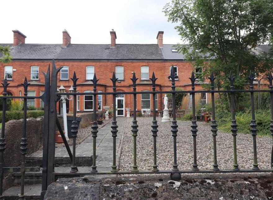 5 Lansdowne Terrace, Ennis Road, North Circular Road, V945D76