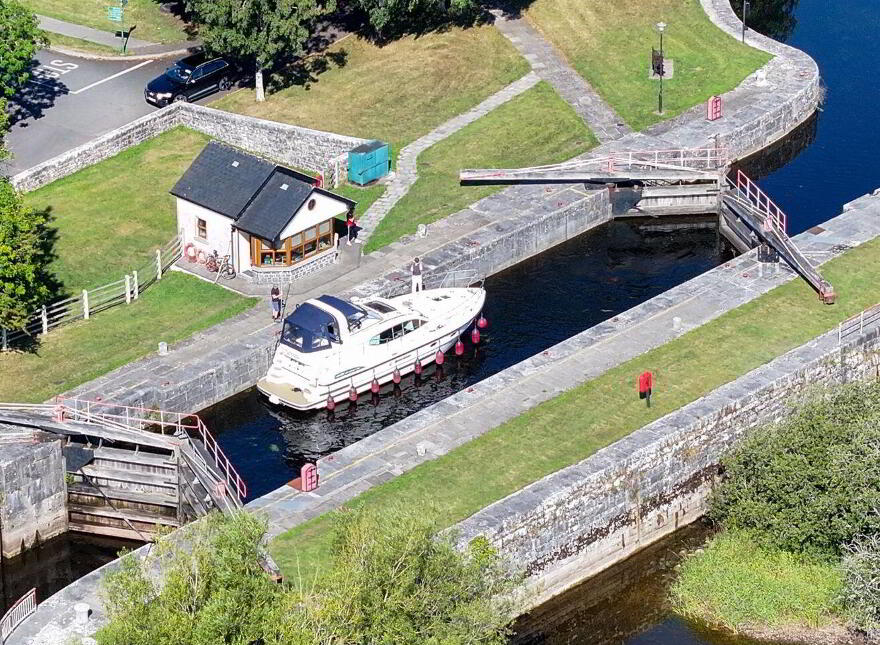12 The Waterfront, Tarmonbarry, N39F688