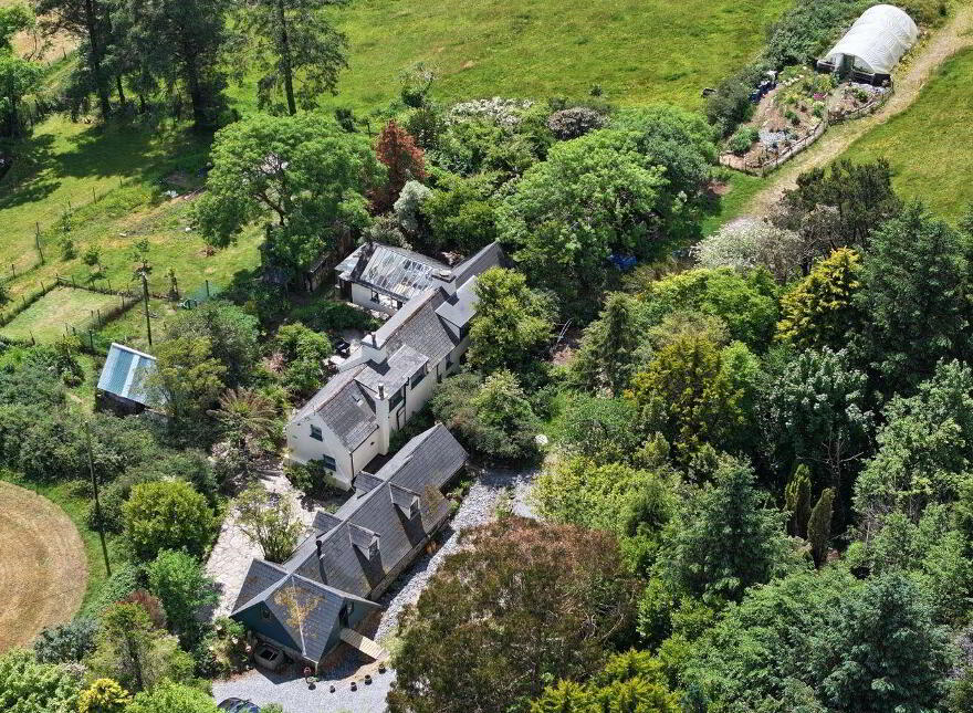 Fig Tree Cottage, Meenies Upper, Drimoleague, P47YK28