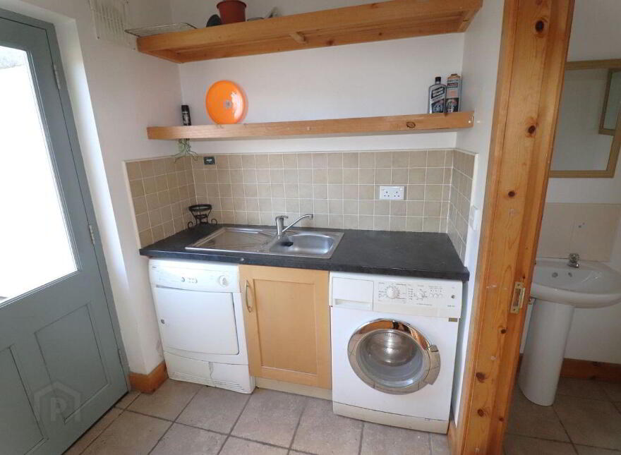 2 Sean Tobar, Ballydehob, P81HH33
