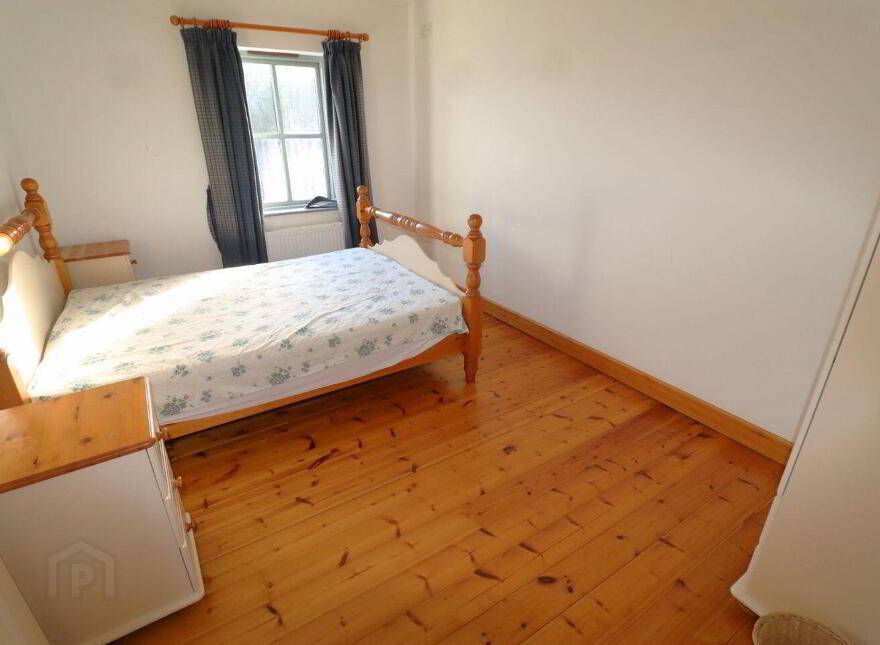 2 Sean Tobar, Ballydehob, P81HH33