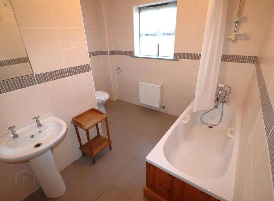 2 Sean Tobar, Ballydehob, P81HH33
