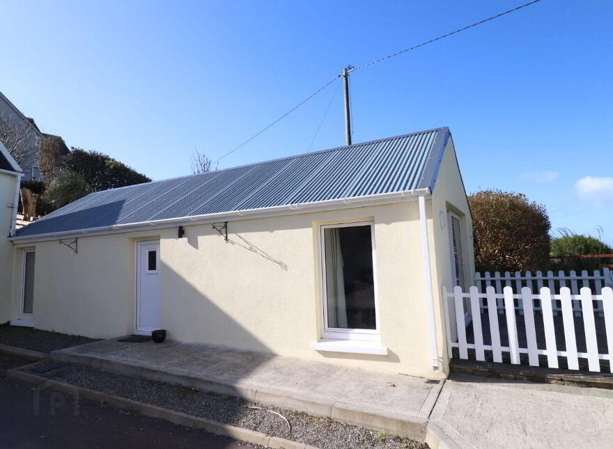 Gortacrossig, Castletownshend, P81N254