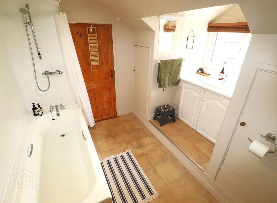 Maryswood, Dooneen, Castletownshend, P81D309