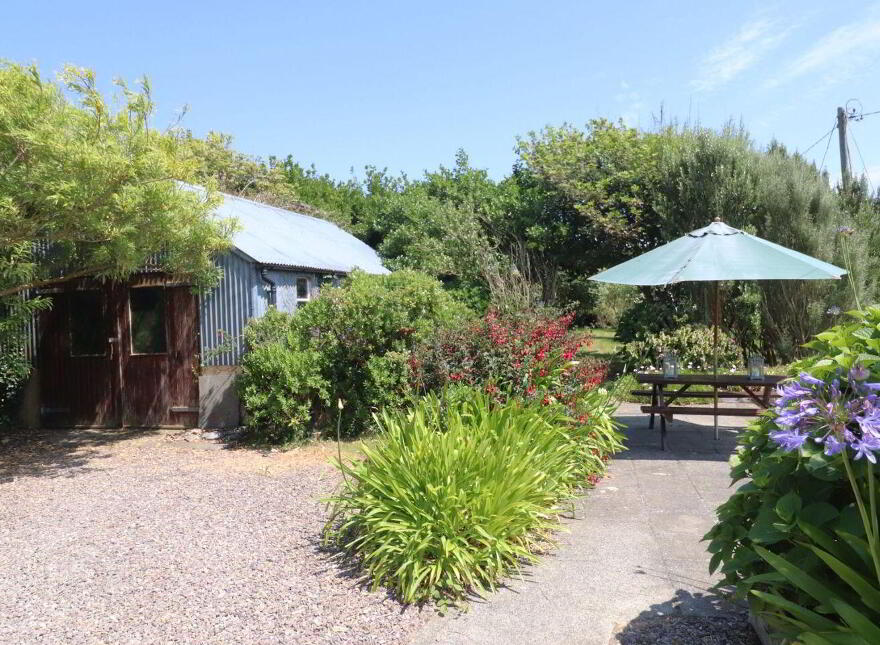 Lickowen, Castletownshend, P81HX02