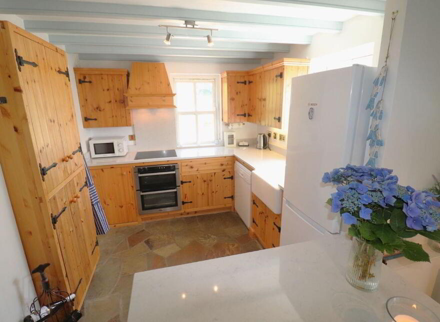 Lickowen, Castletownshend, P81HX02