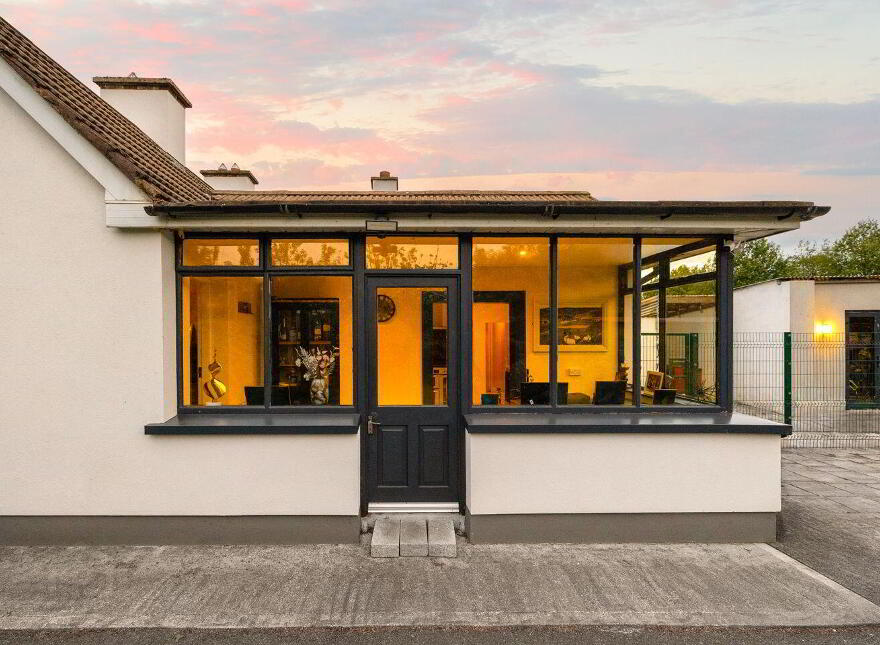 Tankardsgarden, Newbridge, W12HE44